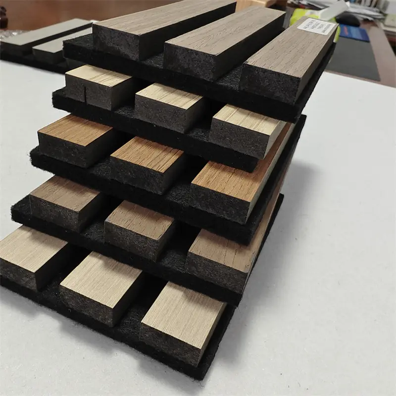 Panel dinding slat kayu akustik